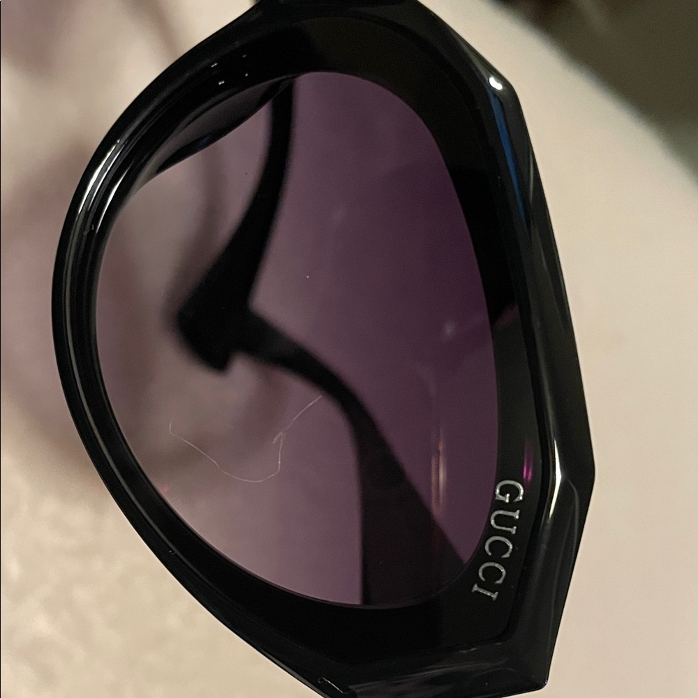 Gucci Black Frame Sunglasses with Dark Purple Lenses - Picture 1 of 11